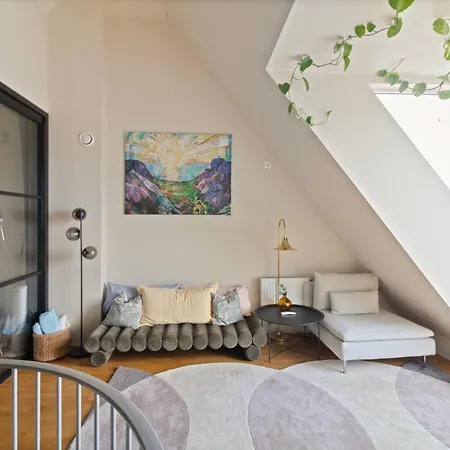 3br Sunset Penthouse In & Quiet Location - 5 Min Walk From Station