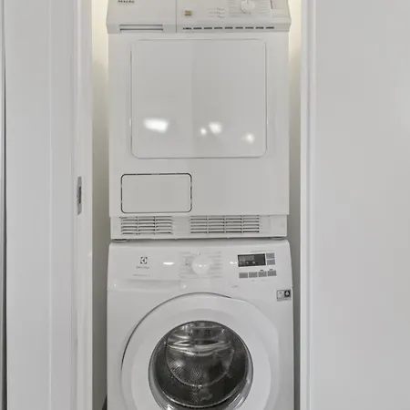 3br Sunset Penthouse In & Quiet Location - 5 Min Walk From Station