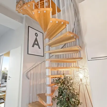 Apartmán 3br Sunset Penthouse In & Quiet Location - 5 Min Walk From Station