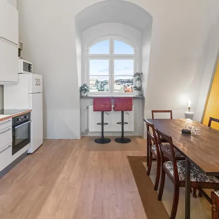 3br Sunset Penthouse In & Quiet Location - 5 Min Walk From Station * Oslo